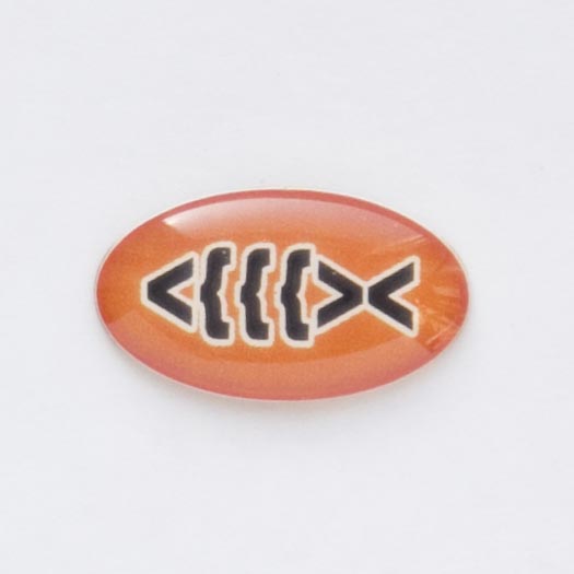 Значок на цанге - Черная рыбка-скобки на оранжевом фоне (<(((><)