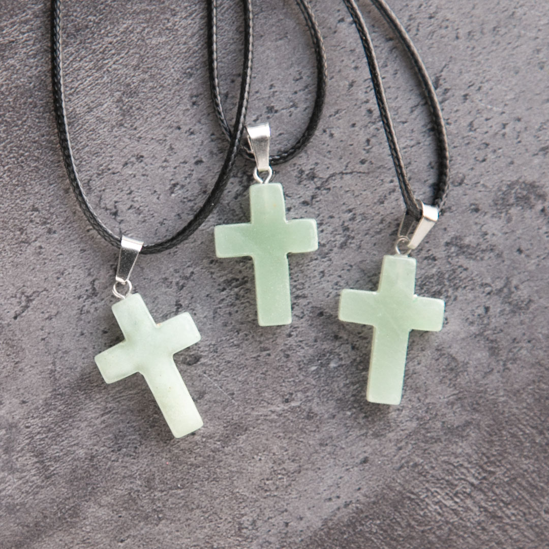 Кулон на шнурке - Крест из камня (зелёный авантюрин)
