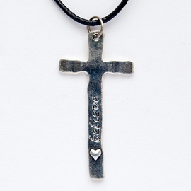 Кулон металлический на шнурке - Крест длинный - надпись Faith, Belive с сердечком, под серебро