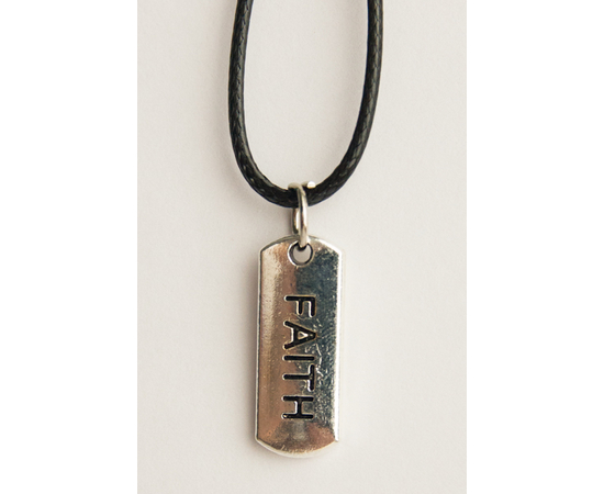 Кулон металлический под бронзу на х/б шнурке, прямоугольник надпись вертикально Faith (КМСШк-48)