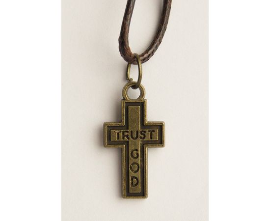 Кулон металлический под бронзу на х/б шнурке Крестик trust God (КМБШк-15)