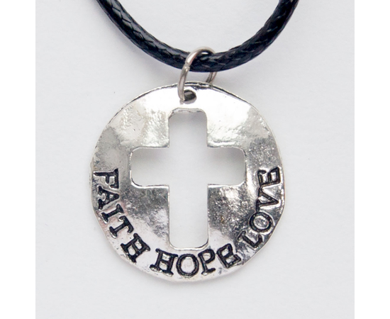 Кулон металлический на шнурке - Крест вырубка в круге (надпись - Faith Hope Love, под серебро)